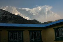 IMG_8196 Lodge und Lhotse im Morgendunst.jpg